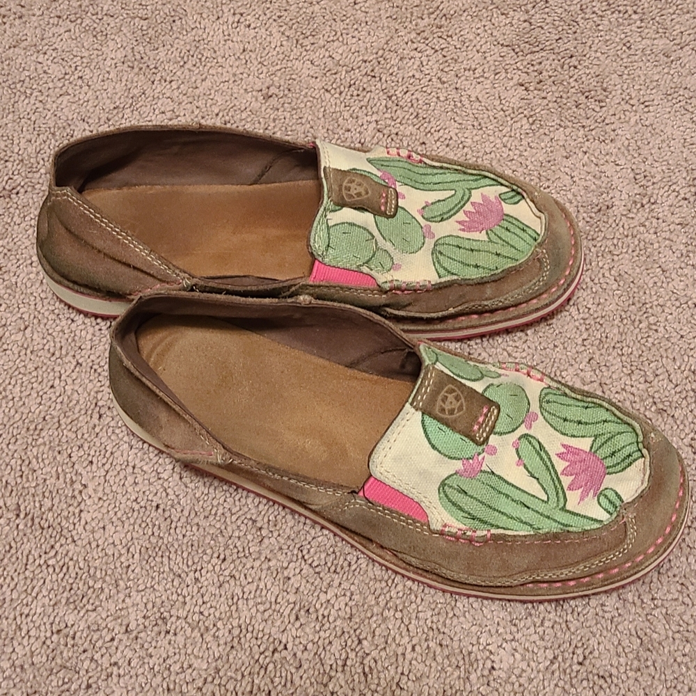 Ariat cruisers